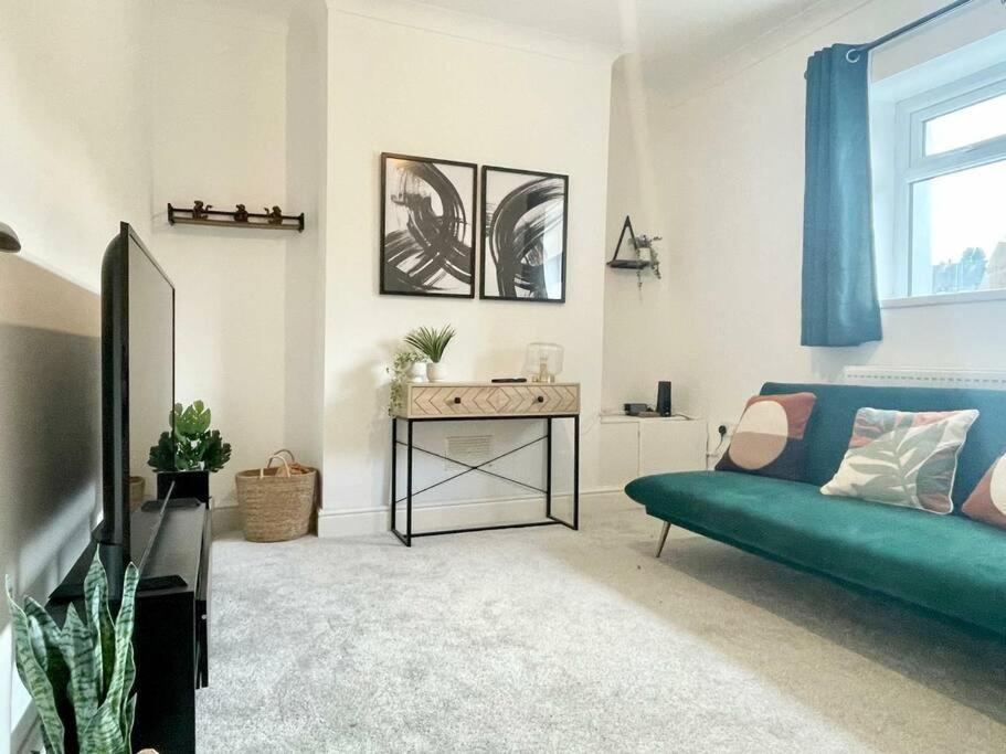 Cozy & Spacious 3-Bedroom Home By Tailored Accommodation 스완지 외부 사진